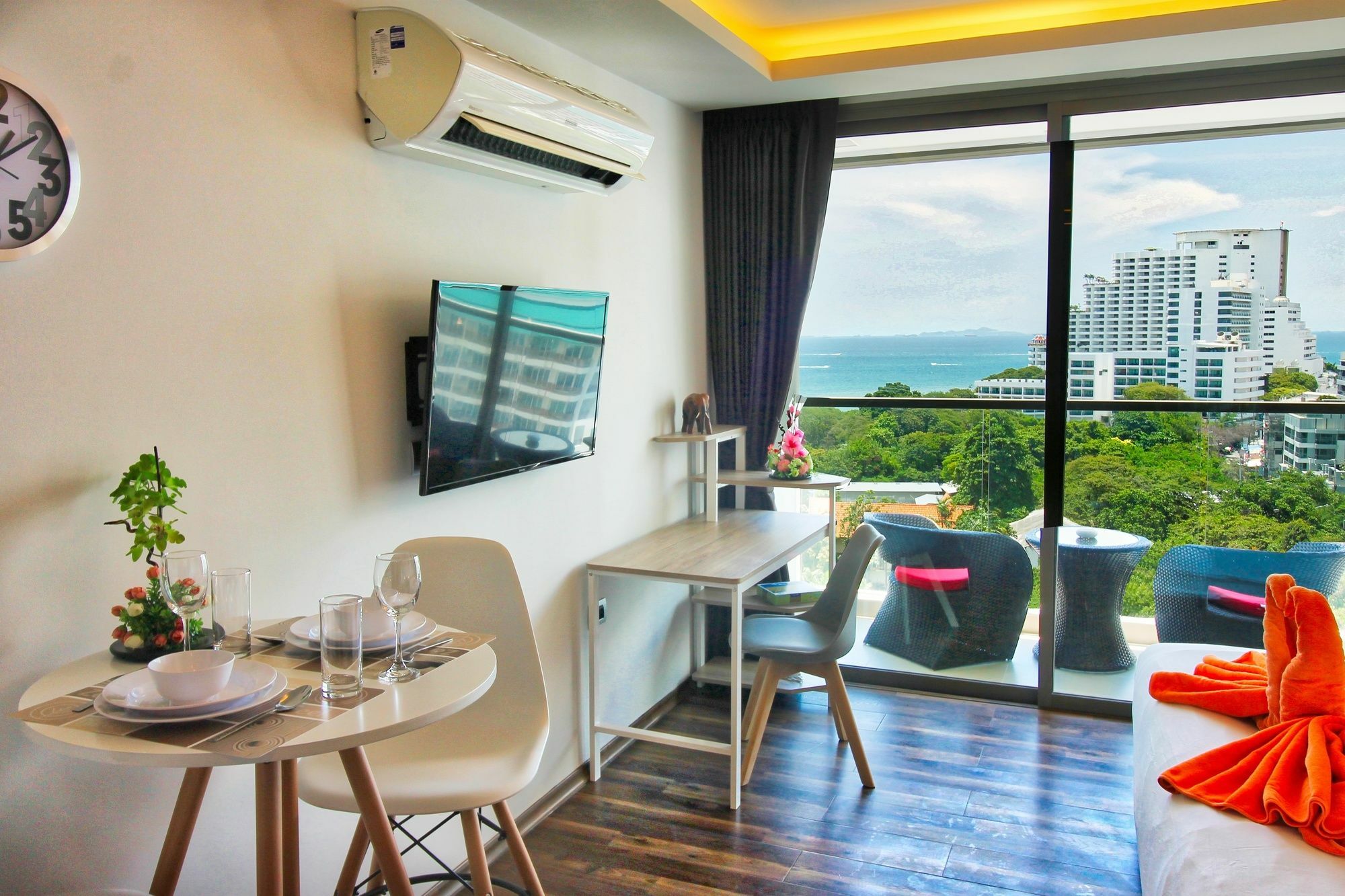 The Peak Towers Pattaya Apartment Exterior photo